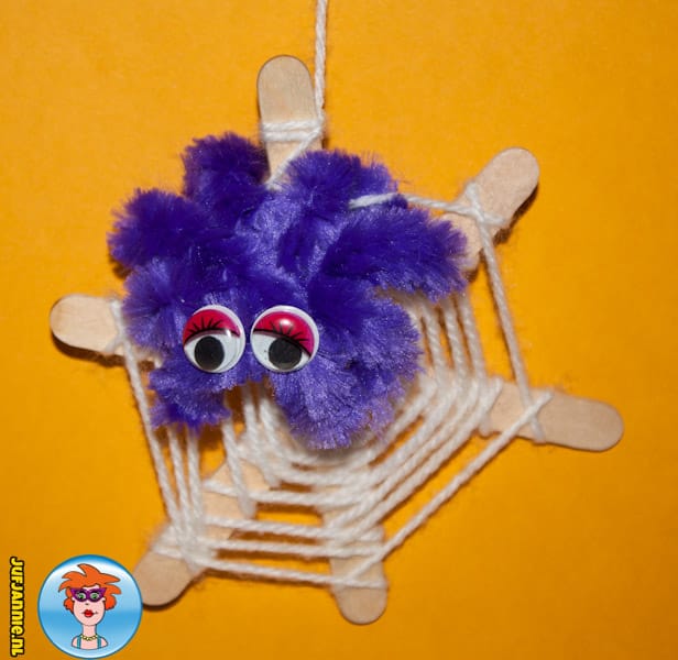 Spinnenweb van ijslolliestokjes – knutselen