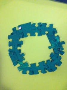 kerstkrans-van-puzzelstukken-1