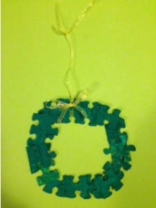 kerstkrans-van-puzzelstukken-4