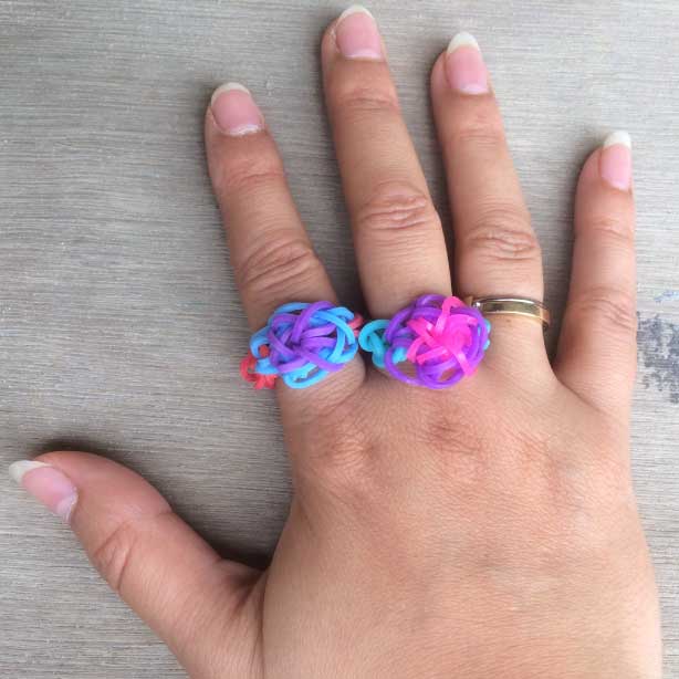 Eenvoudige ring maken met Loom bandjes op een Loom bord