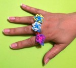 Hoe maak je een ring met Rainbow Loom bandjes en een haakpen? Leer het met Juf Jannie!