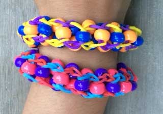 Maak een Loom armband met kralen.