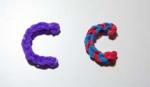 Maak de letter C met Loom elastiekjes