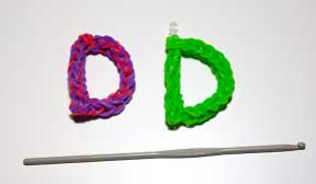 Maak de letter D met Loom bandjes