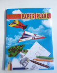 Papieren vliegtuigen kleuren en vouwen