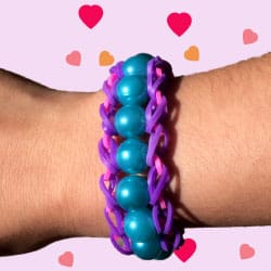Loom armband maken met kralen op een vork