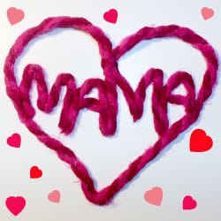 Hartje met “mama” knutselen van wol voor Moederdag