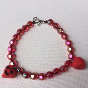 Zelf bedeltjes maken van Fimo klei – hartjes