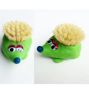 Egel kleien met afwasborstel