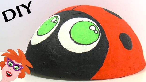 Lieveheersbeest maken van papier-maché