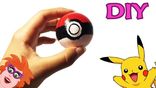 Knutsel zelf een pokébal met nagellak