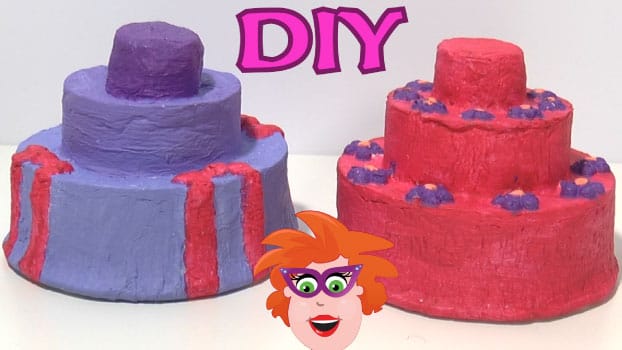 Papier-maché taartjes knutselen met een taartvorm