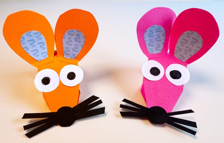 Twee geknutselde muizen van papier, één oranje en één roze